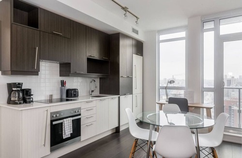 Toronto Entertainment District Apartment | Cozy 1BR Apt with Billiards near Alexandra Theatre