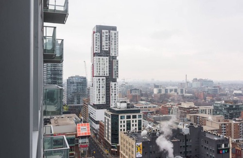 Toronto Entertainment District Apartment | Cozy 1BR Apt with Billiards near Alexandra Theatre