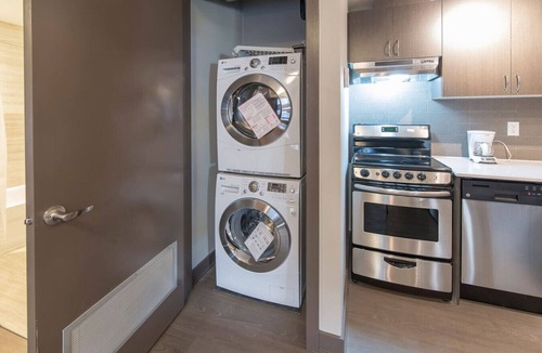 Downtown Ottawa Apartment | Cozy 1BR Apt with Skyline Views near Peace Tower