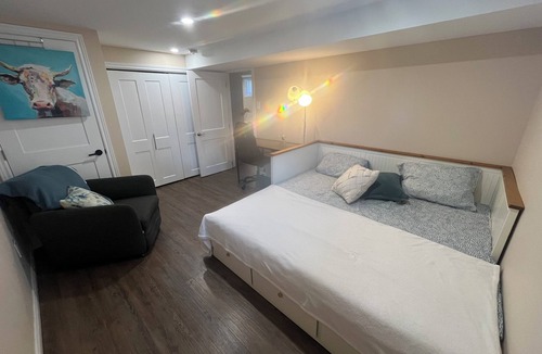 Brantford House | Cozy 2-bedroom apartment in peaceful location with comfy beds and fast Wi-Fi