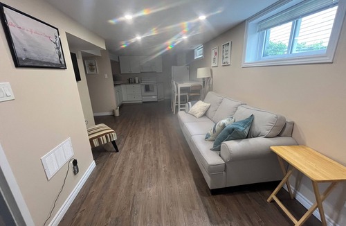 Brantford House | Cozy 2-bedroom apartment in peaceful location with comfy beds and fast Wi-Fi