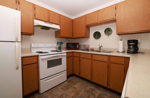 St. Cloud Apartment | Cozy 2-bedroom Apartment Near SCSU with WiFi, Parking and Pet Friendly