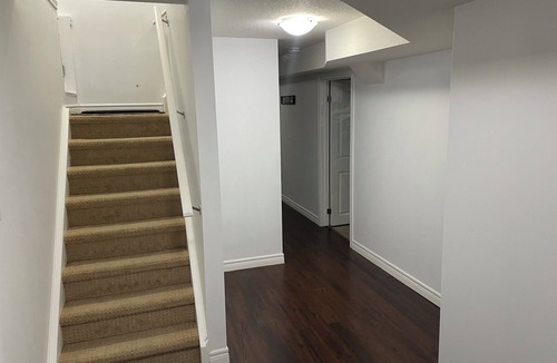 London House | Cozy 2 bedroom Basement Apartment with Modern Amenities
