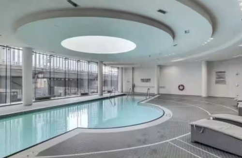 Central Waterfront Condo | Cozy 2-bedroom condo with AC, fitness room in pleasant Toronto downtown