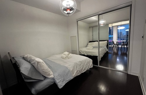 Central Waterfront Condo | Cozy 2-bedroom condo with AC, fitness room in pleasant Toronto downtown