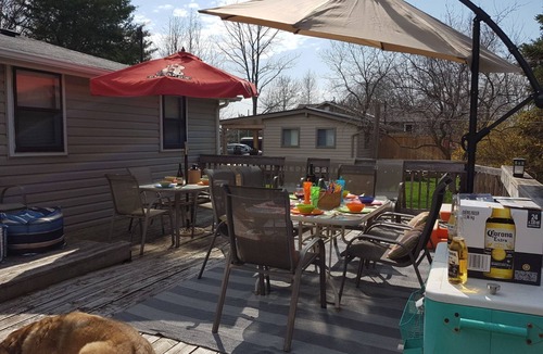 Bluewater Cottage | Cozy 2 Bedroom Cottage Walking Distance to the Beach
