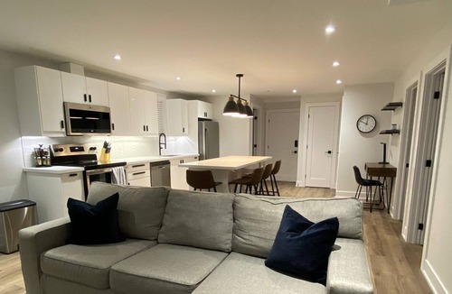 Bradford House | Cozy 2 Bedroom Guest Suite -(Bradford, Ontario)