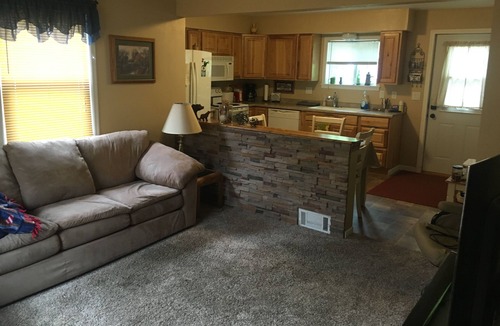 Duluth House | Cozy 2 bedroom home--great Duluth location--just minutes from Canal Park!
