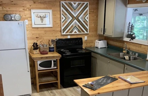Huntsville Cottage | Cozy 2 Bedroom Pet-friendly Cottage!