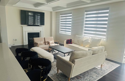 Erin House | Cozy 2-Bedroom Retreat with Private Bath