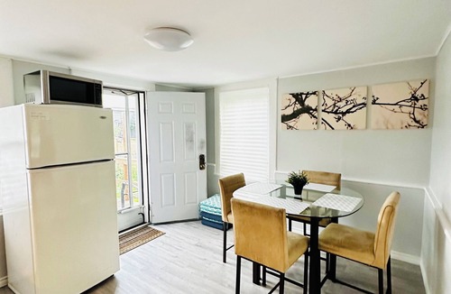 Peterborough House | Cozy 2BR House Near Centre with Patio, BBQ, Backyard, and Netflix