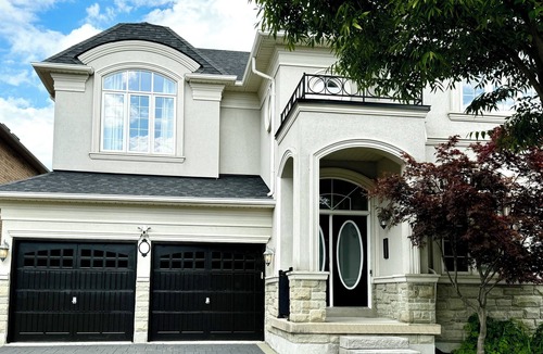 Brampton Apartment | Cozy 2BR Retreat - Comfort & Convenience