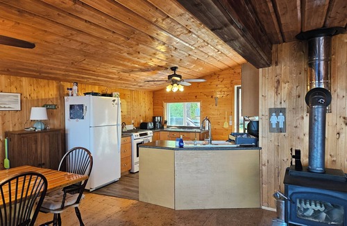 Kenora Cabin | Cozy 3 bedroom boat access Island on Lake of the Woods with electricity.