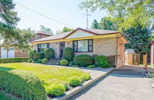 Highland Creek House | Cozy 3 Bedroom Bungalow | Prime Location