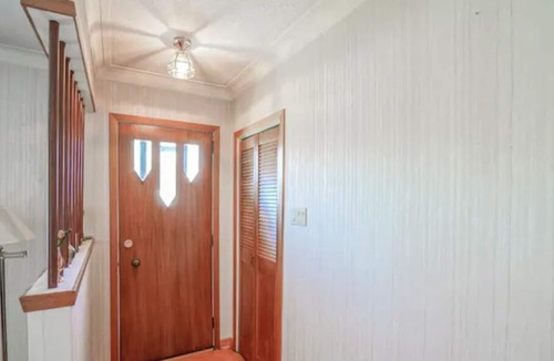 Highland Creek House | Cozy 3 Bedroom Bungalow | Prime Location