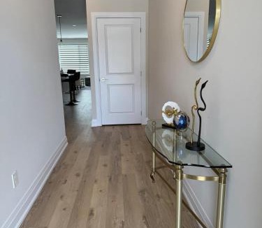 London House | Cozy 3 Bedroom Townhome Hyde Park Mall & Western University