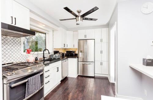 Scarborough House | Cozy 3BR Home with Parking, Backyard and Near Transit