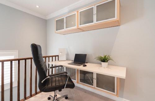 Meadowvale Village House | Cozy 5 Bedroom House Mississauga