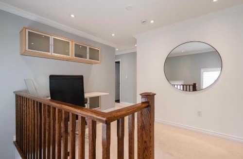 Meadowvale Village House | Cozy 5 Bedroom House Mississauga