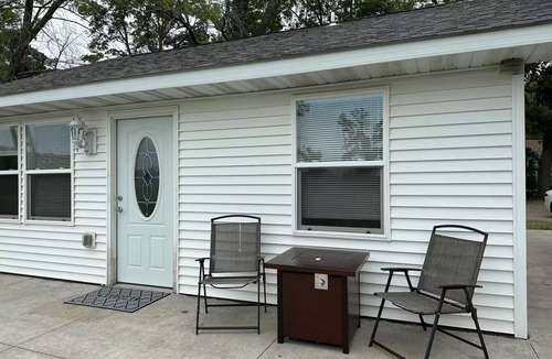 White Bear Lake House | Cozy 5-Star Guesthouse on Bald Eagle Lake - Serene and Peaceful.
