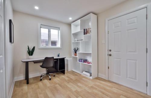 Lindsay House | Cozy 5Bdrm Home Games, Parking, Close to Arena