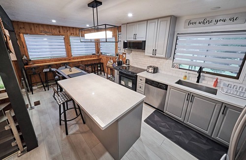 Coboconk Cottage | Cozy 5BR Cottage - 1 min walk to lake, canoes & more!