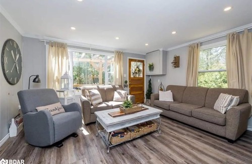 Balm Beach Cottage | Cozy All-Season Family Cottage in Balm Beach!
