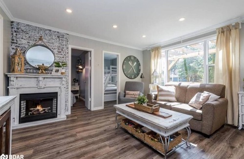 Balm Beach Cottage | Cozy All-Season Family Cottage in Balm Beach!