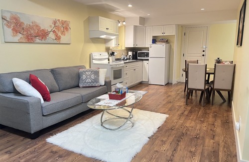 Upper Ten Oaks House | Cozy and bright 2-bedroom home with comfort stay