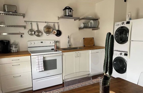 London Apartment | Cozy and Bright - 5 mins to LHSC