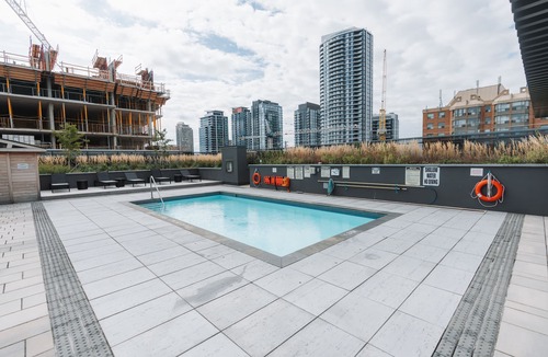Hurontario Condo | Cozy and bright condo in heart of Mississauga