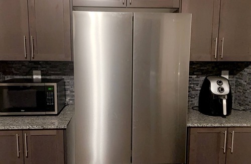Ajax House | Cozy and Relaxing Brand New Townhome 10 mins away from Pickering and Ajax Casino