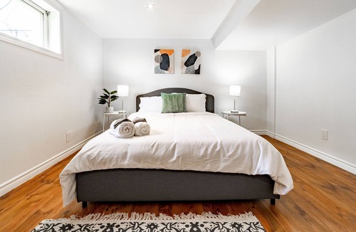 Argyle House | ⭐️ Cozy and spacious 2BR suite ⭐️ 2 work spaces