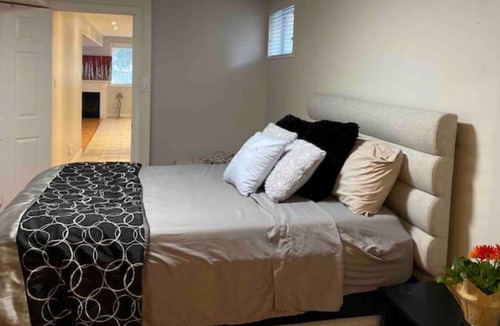 Courtice Apartment | Cozy Apartment in Courtice warm and friendly!
