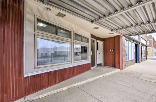 Albert Lea Apartment | Cozy apartment next to Fountain lake, hospital and downtown restaurants.
