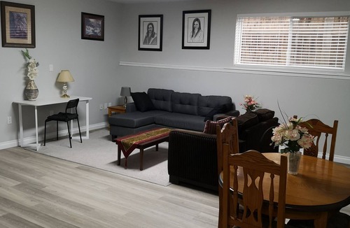 Argyle Apartment | Cozy apartment. Western University & Fanshawe Colleges. It good for business.