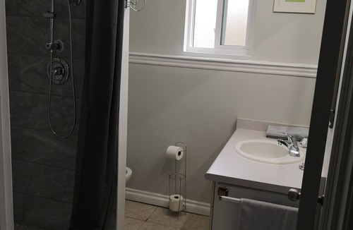 Argyle Apartment | Cozy apartment. Western University & Fanshawe Colleges. It good for business.