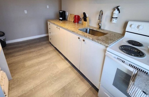 Plantagenet Apartment | Cozy Bachelor Oasis near Ottawa River w/ Parking