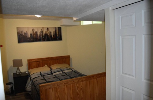 South March House | Cozy Basement Space in Kanata North