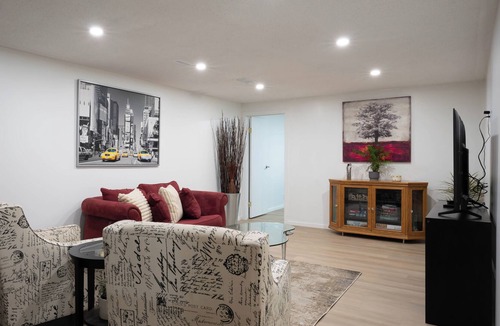 Leduc House | Cozy basement suite