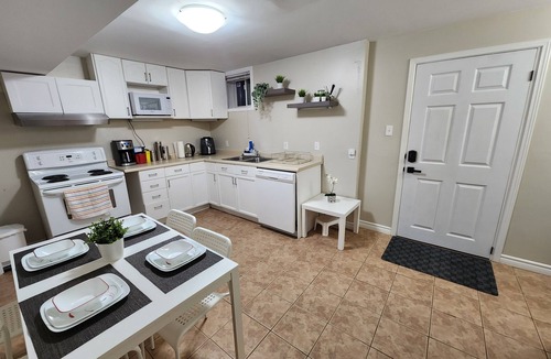 London Apartment | Cozy Basement Suite – Private 1-Bedroom with Full Kitchen
