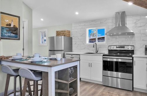 Long Point Cottage | Cozy Beach Cottage with Sauna & Spacious Backyard just 5mins from the Beach