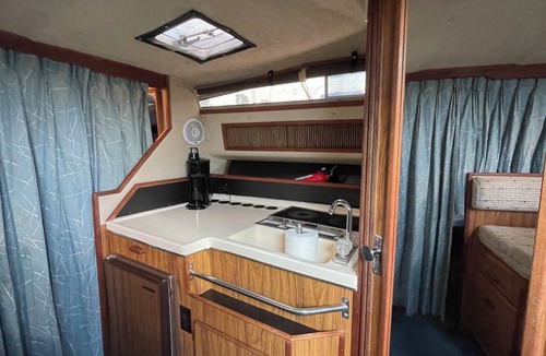 Riverside Boat Rental | Cozy boat in Marina at the base of Spirit Mountain in west Duluth.
