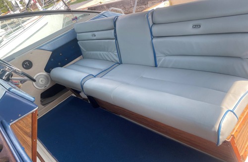 Riverside Boat Rental | Cozy boat in Marina at the base of Spirit Mountain in west Duluth.