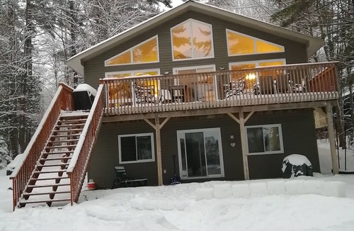 Lake of Bays Cottage | Cozy, bright cottage on quiet, motor-free lake.