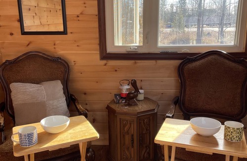 Woodview Cabin | Cozy bunkie on private land in Kawarthas