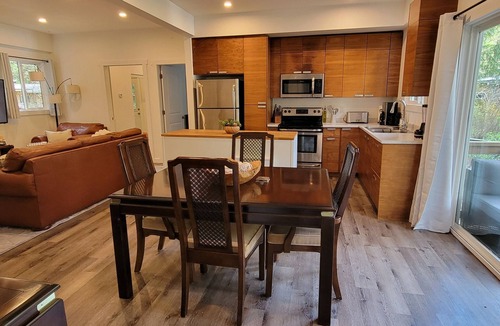 Woodfibre House | Cozy Cabin | Fire Table, Spa Tub, Near Squamish