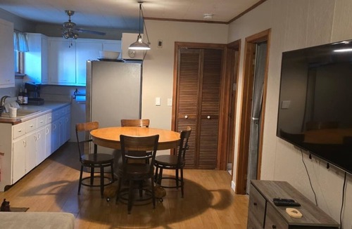 Roseneath Cabin | Cozy cabin in Roseneath with AC, a large yard and a pool.