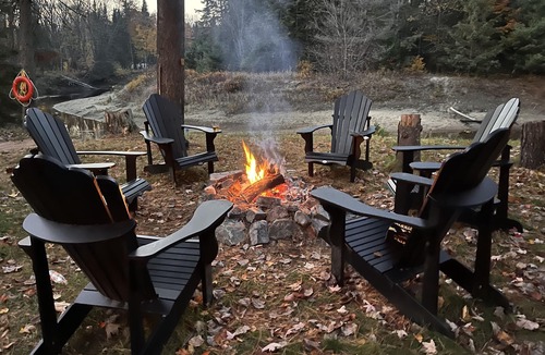 Huntsville Cabin | Cozy Cabin Overlooking Arrowhead Provincial Park and the Big East River