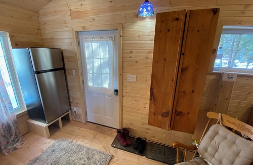 Waubaushene Cabin | Cozy Cabin peace & rest on Georgian Bay Tay Trail. Escape the busy city.
